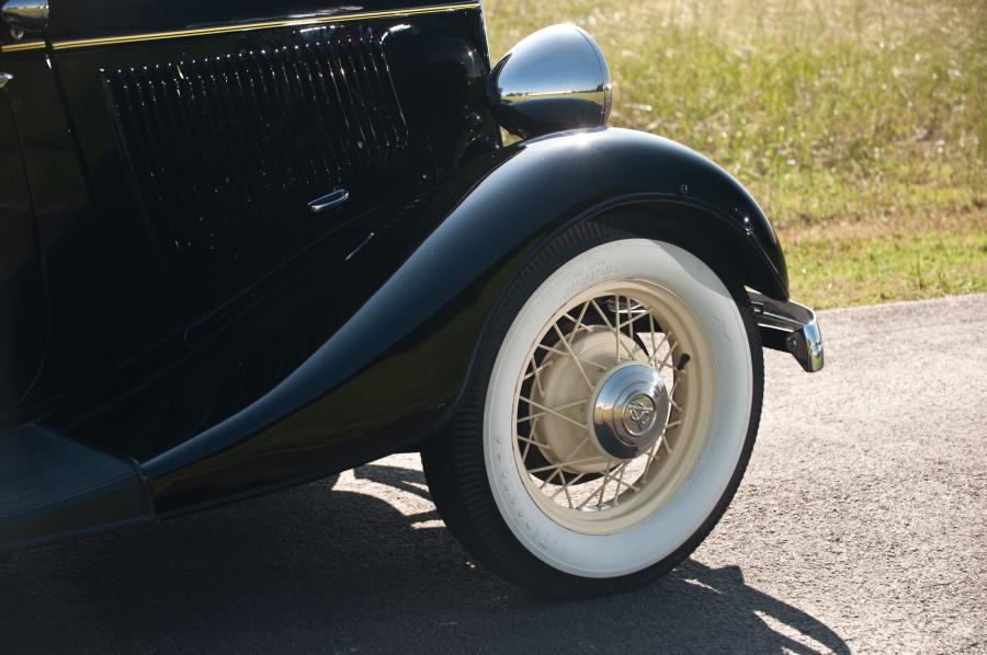  Ford DeLuxe Fordor Sedan 1933 года  (фото 7 из 17)